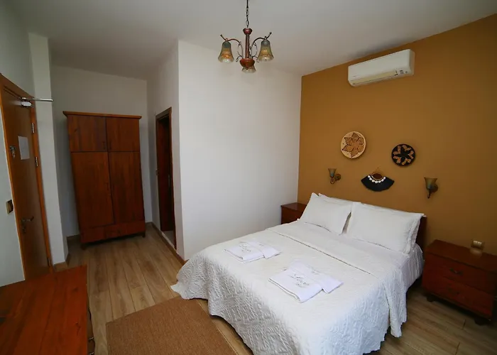 Loca Hill Gazde/Camere de închiriat *