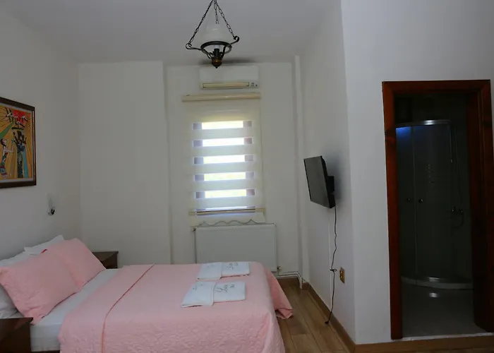 Loca Hill Gazde/Camere de închiriat *