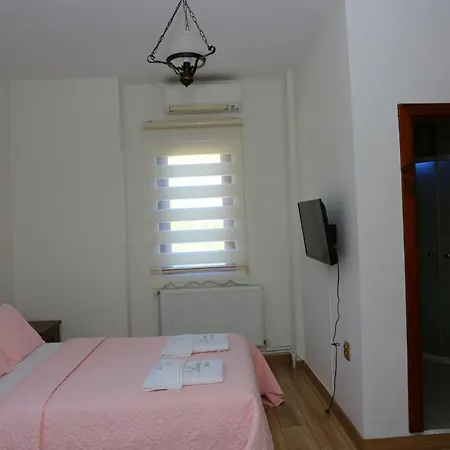 Loca Hill Homestay *