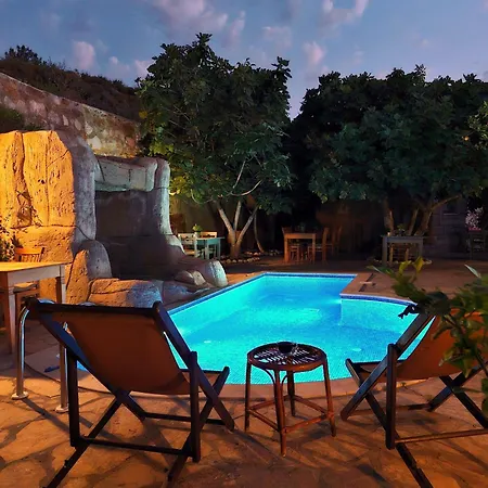 Loca Hill マルマリス