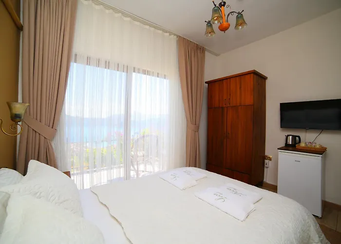 Loca Hill Homestay *